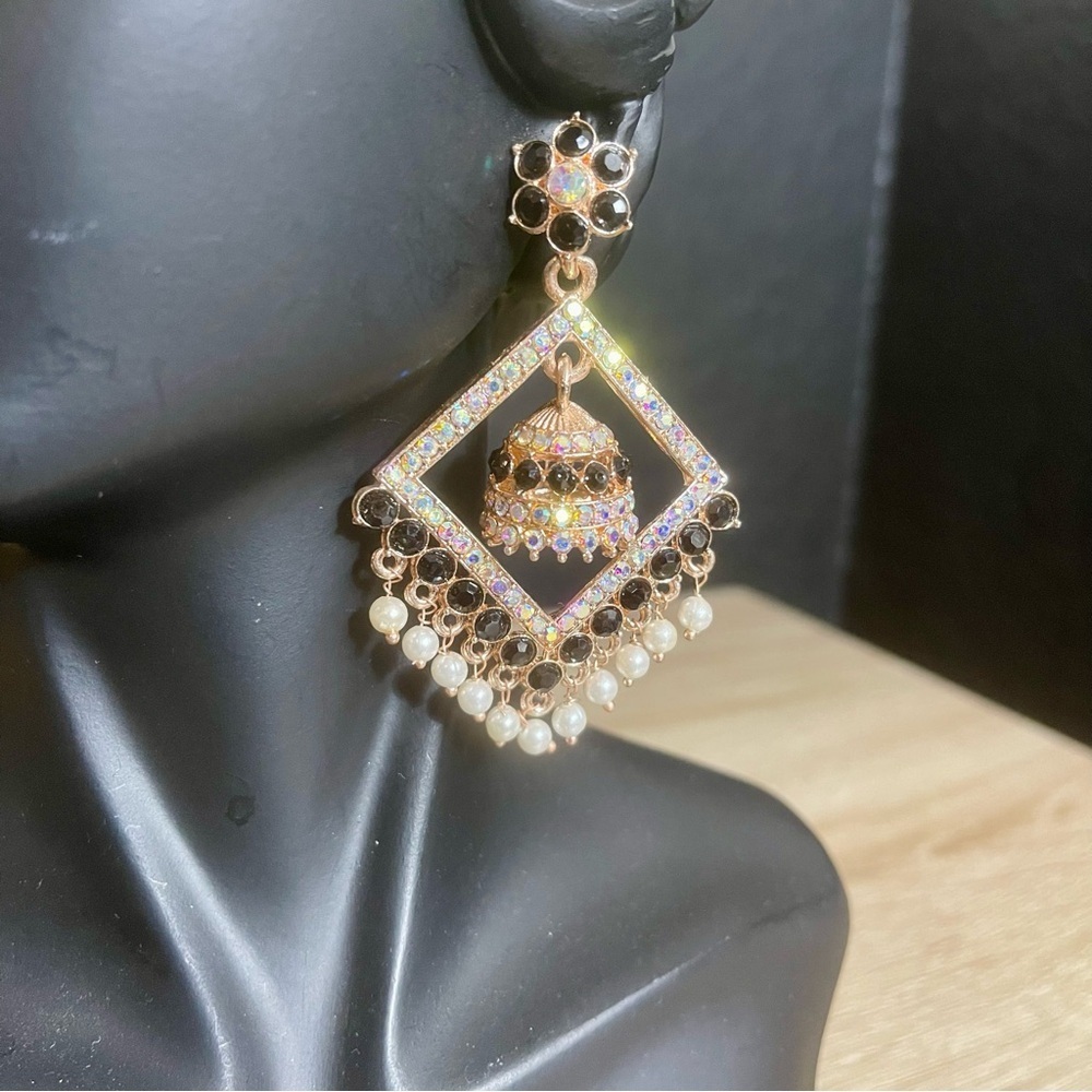 Elegant Black and Gold Earrings with Pearl Accents